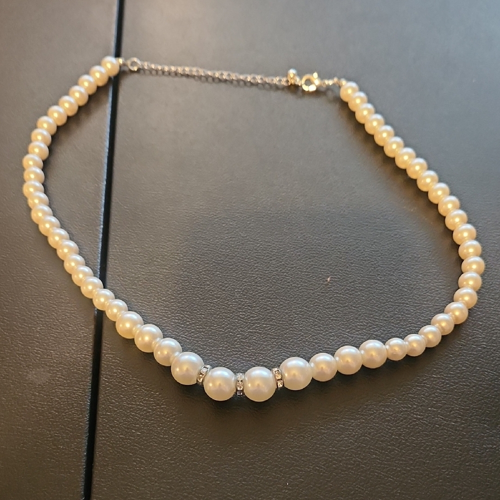 Elegant Pearl Necklace With CZ crystals NWOT